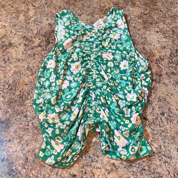 🌟5 for $25🌟 NWOT WAYF Main Squeeze Ruched Tank in Kelly Daisy Floral - Picture 3 of 5